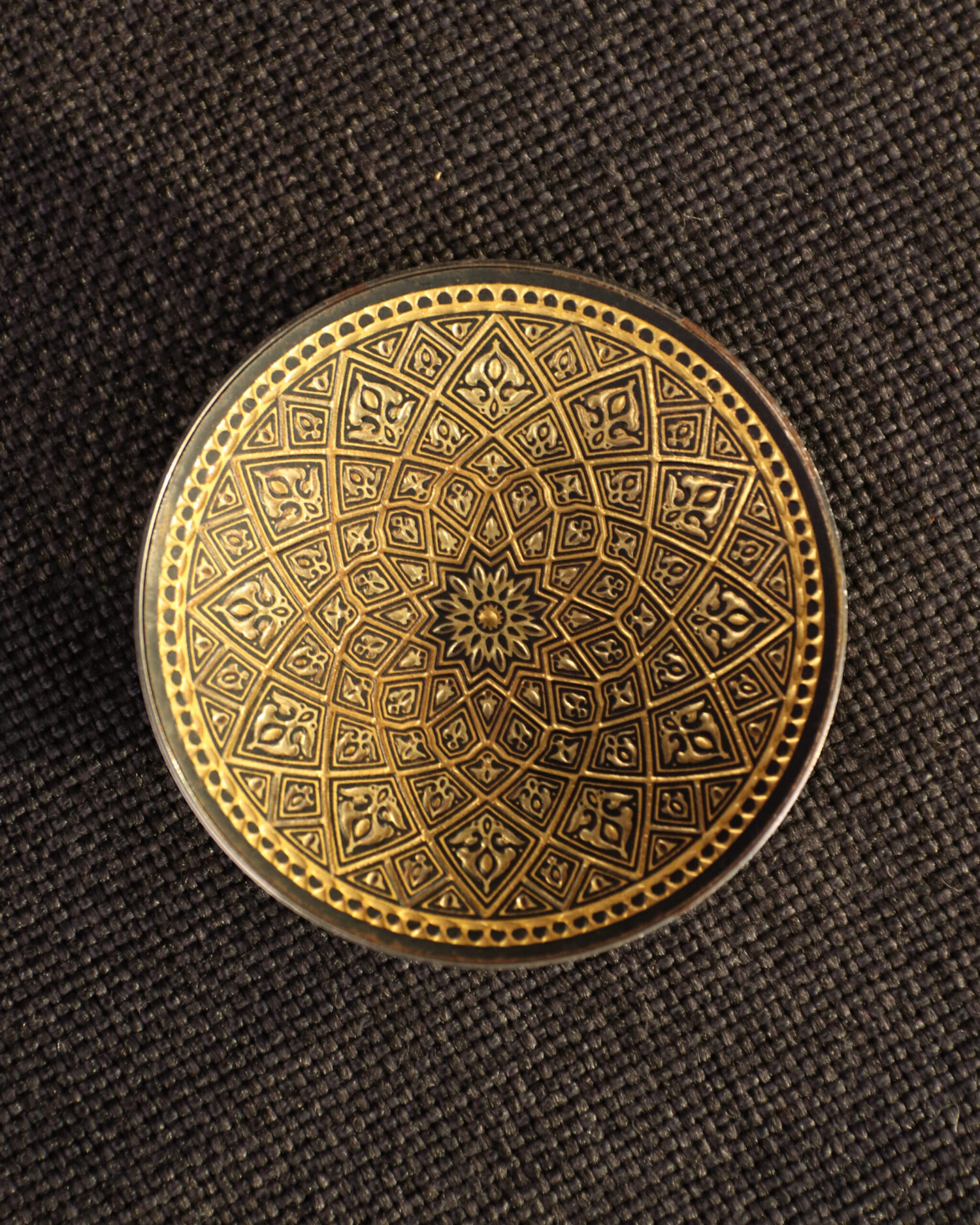 İspanyol Toledo Altın İşlemeli Tabaklar ve İki Vazo - Görsel 3