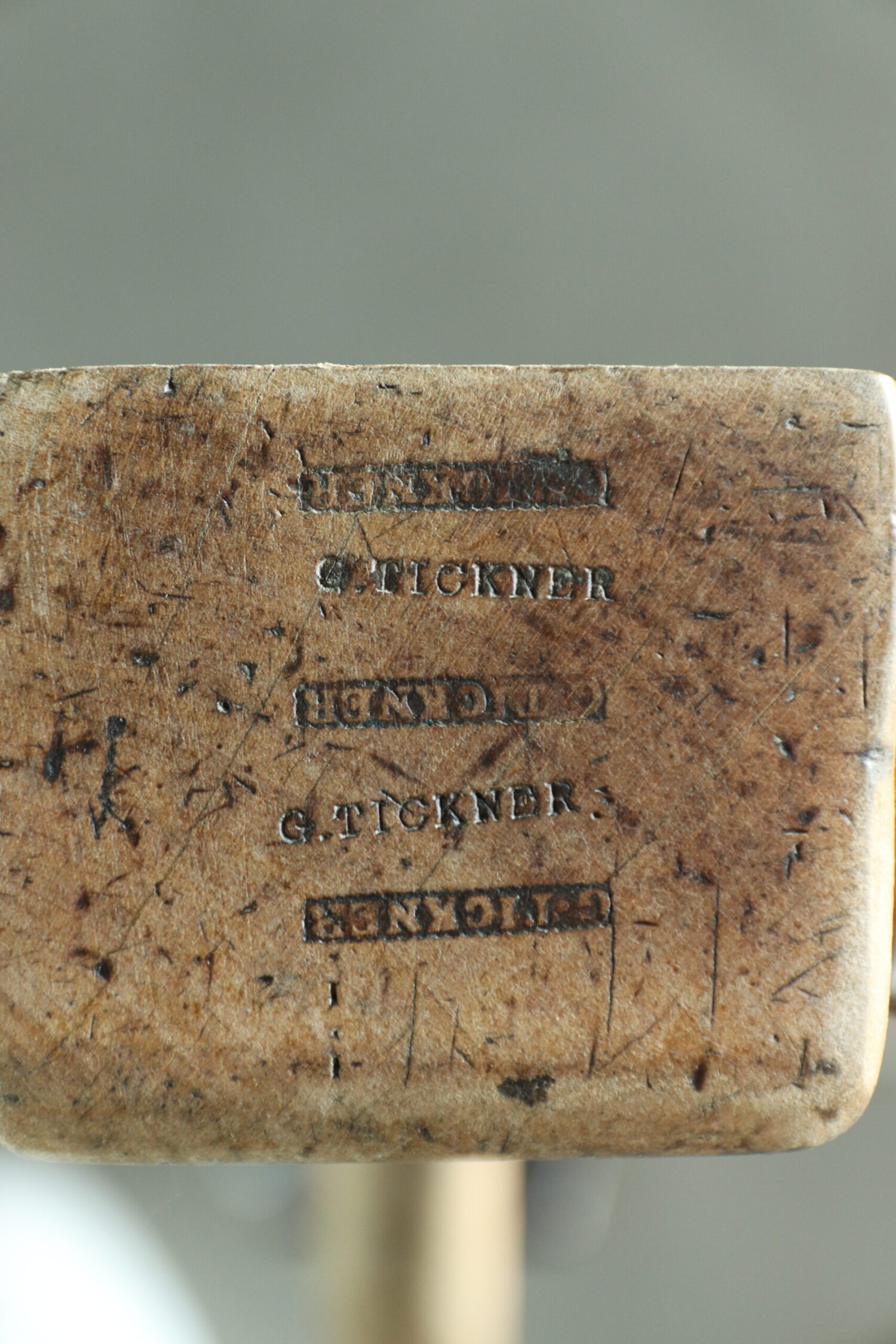 Antika Marangoz Rendesinden Dönüştürülmüş Pirinç Kancalı Askı - İngiltere - Görsel 4