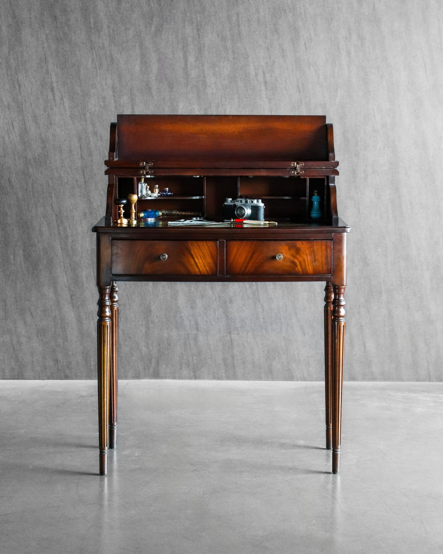 Kapaklı Yazı Masası - Görsel 1