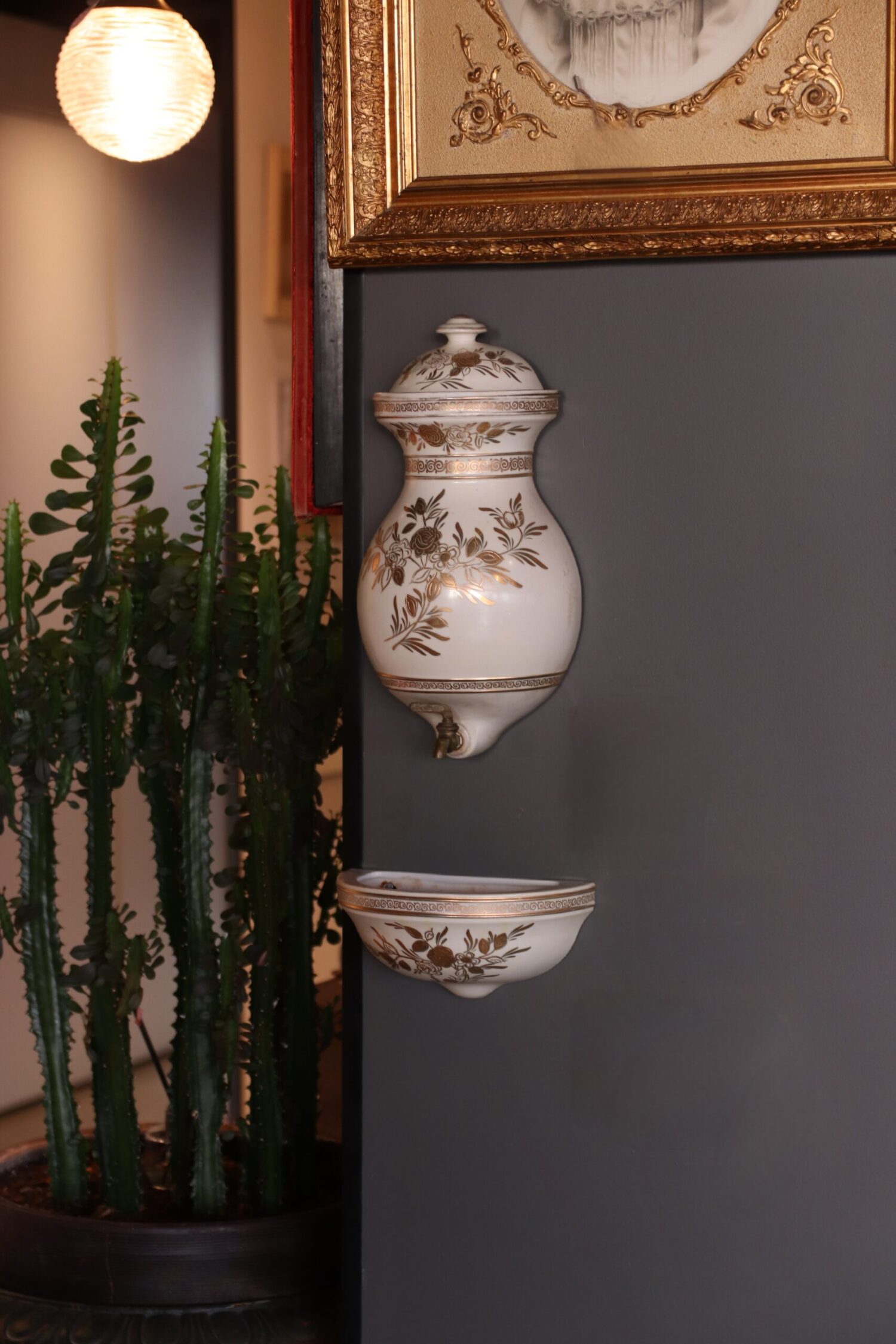 Porselen Duvar Çeşmesi - Görsel 1