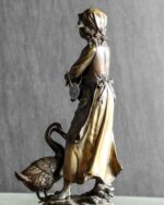 Bronz Çiftçi Kız Heykeli - Görsel 5