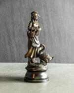 Bronz Çiftçi Kız Heykeli