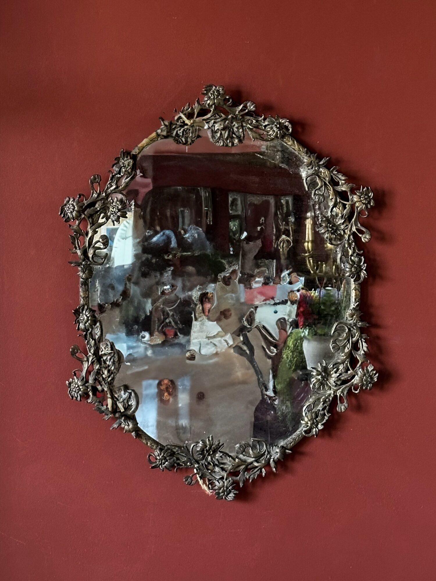 Metal Çerçeveli Oval Ayna - Görsel 1