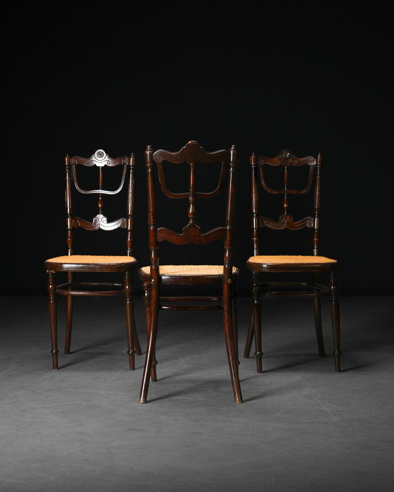 Hazeranlı Sandalyeler - 3 Adet - Görsel 2