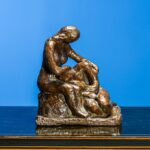 Anne Kucağı Bronz Heykel