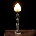 Kadın Figürlü Lamba