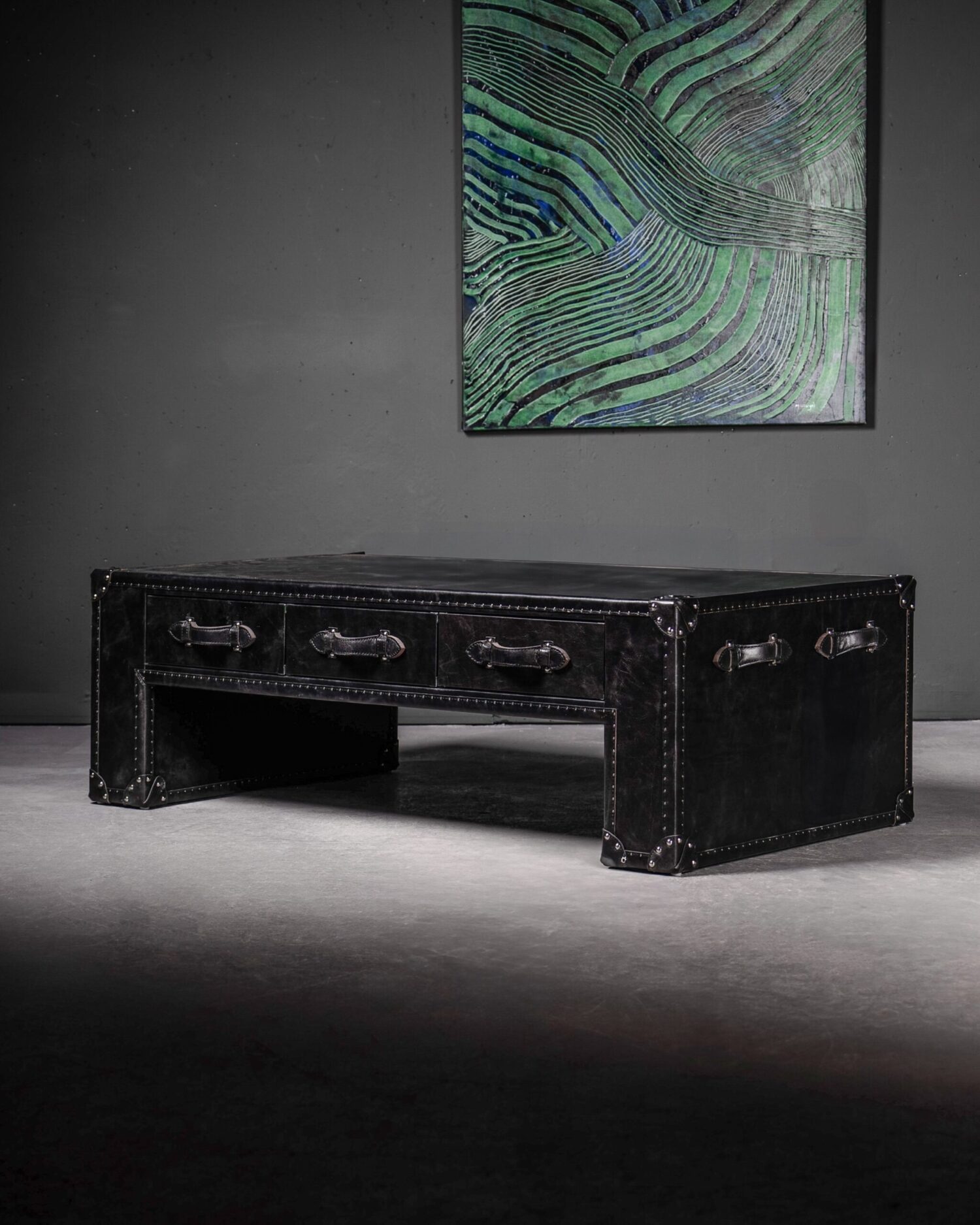 Timothy Oulton Siyah Deri Orta Sehpa - Görsel 1