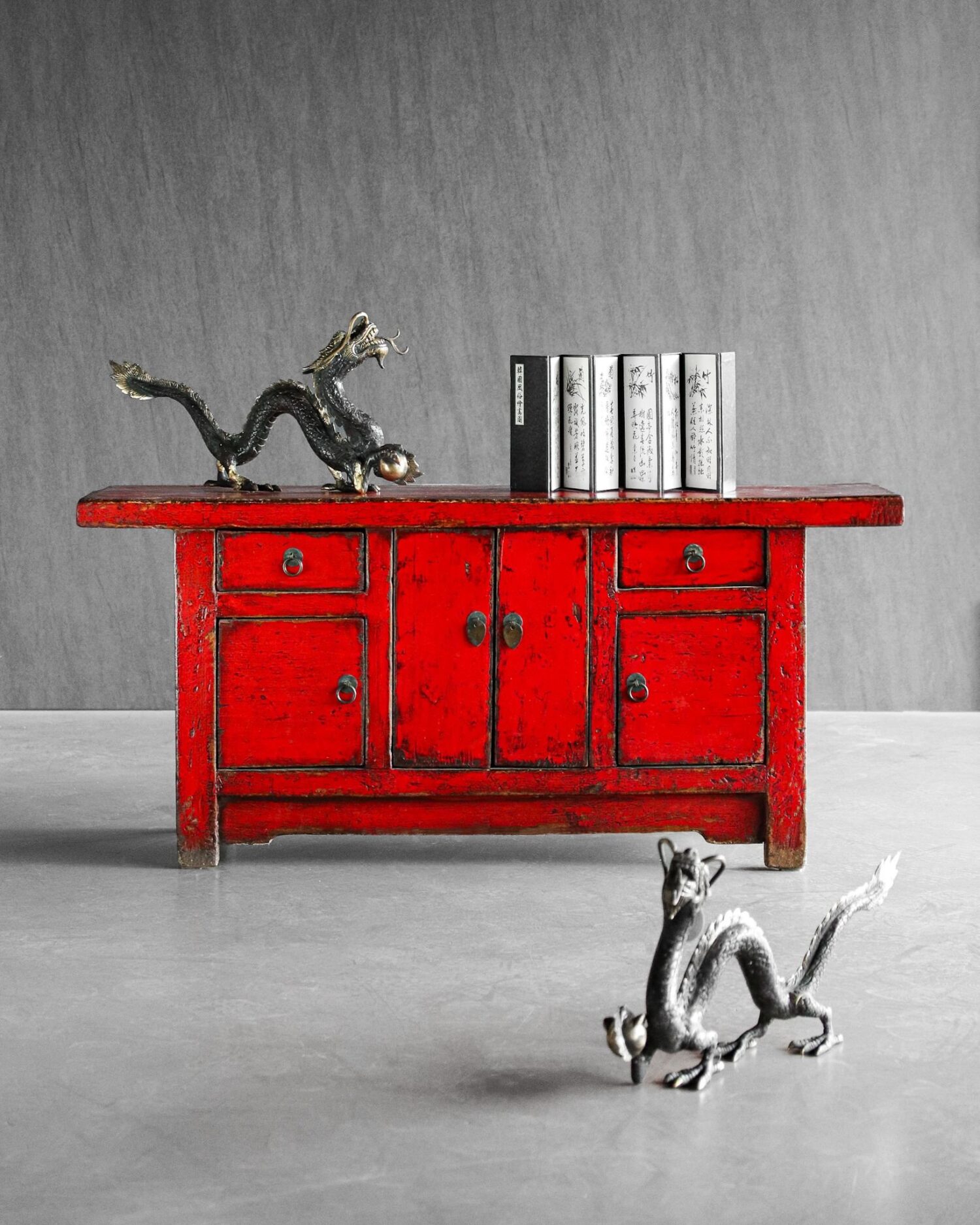 Kırmızı Çin Dolabı - Görsel 1