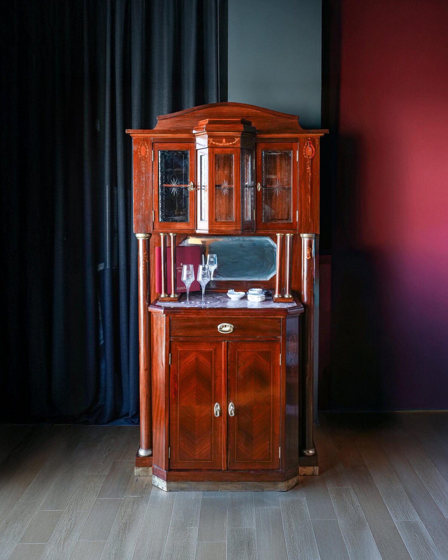 Art Nouveau Büfe - Görsel 1