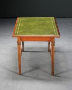 Yeşil Derili Ahşap Masa