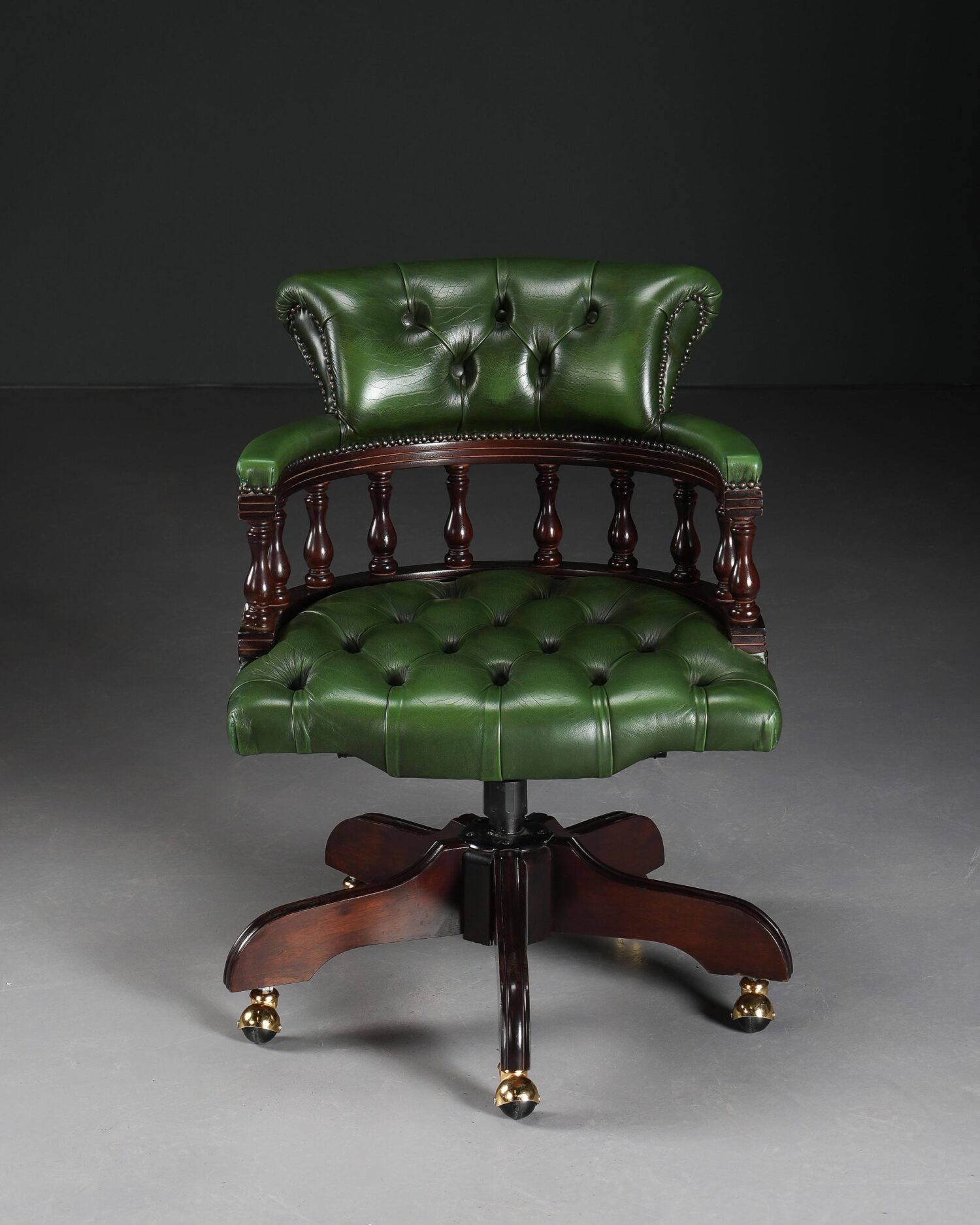 2025/10/1000234630-scaled.jpg Chesterfield Captains Chair - Görsel 2