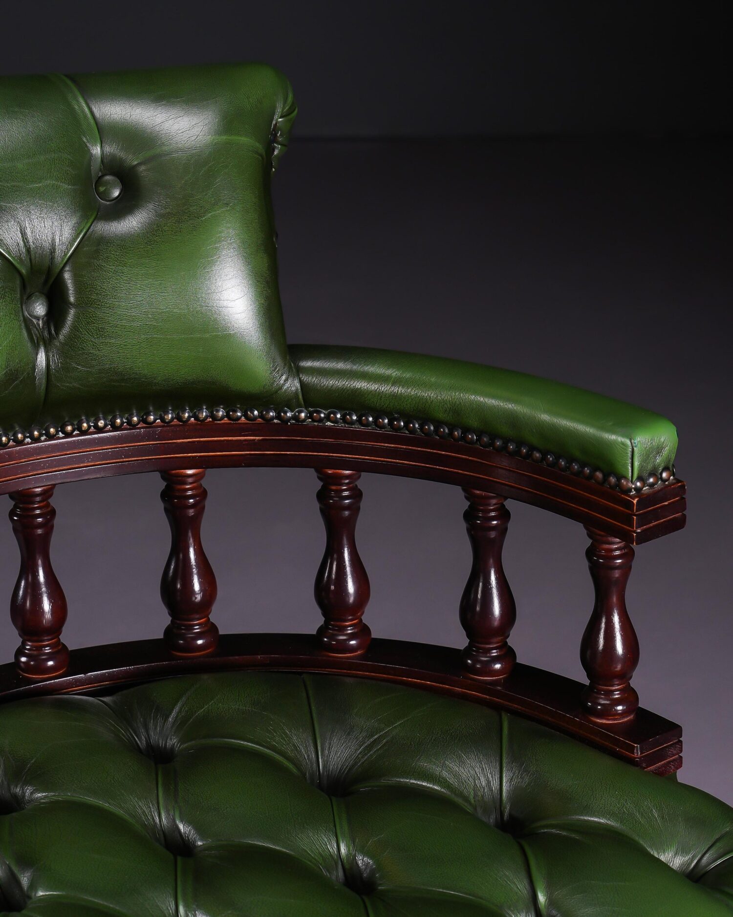 2025/10/1000234640-scaled.jpg Chesterfield Captains Chair - Görsel 4