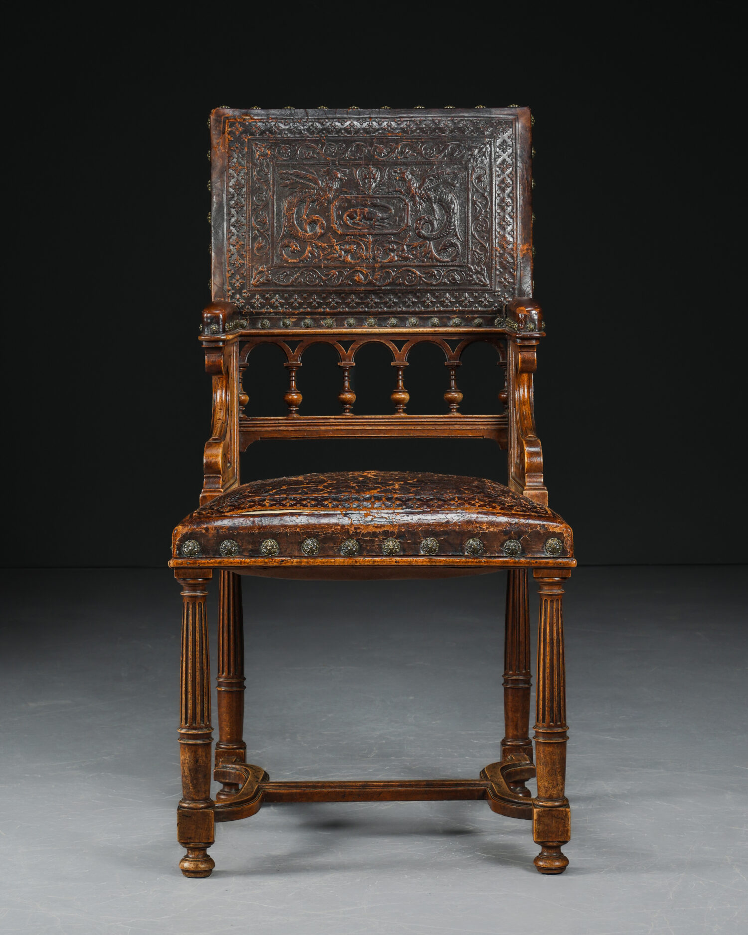 Kabartmalı Deri İspanyol Koltuklar - Görsel 3