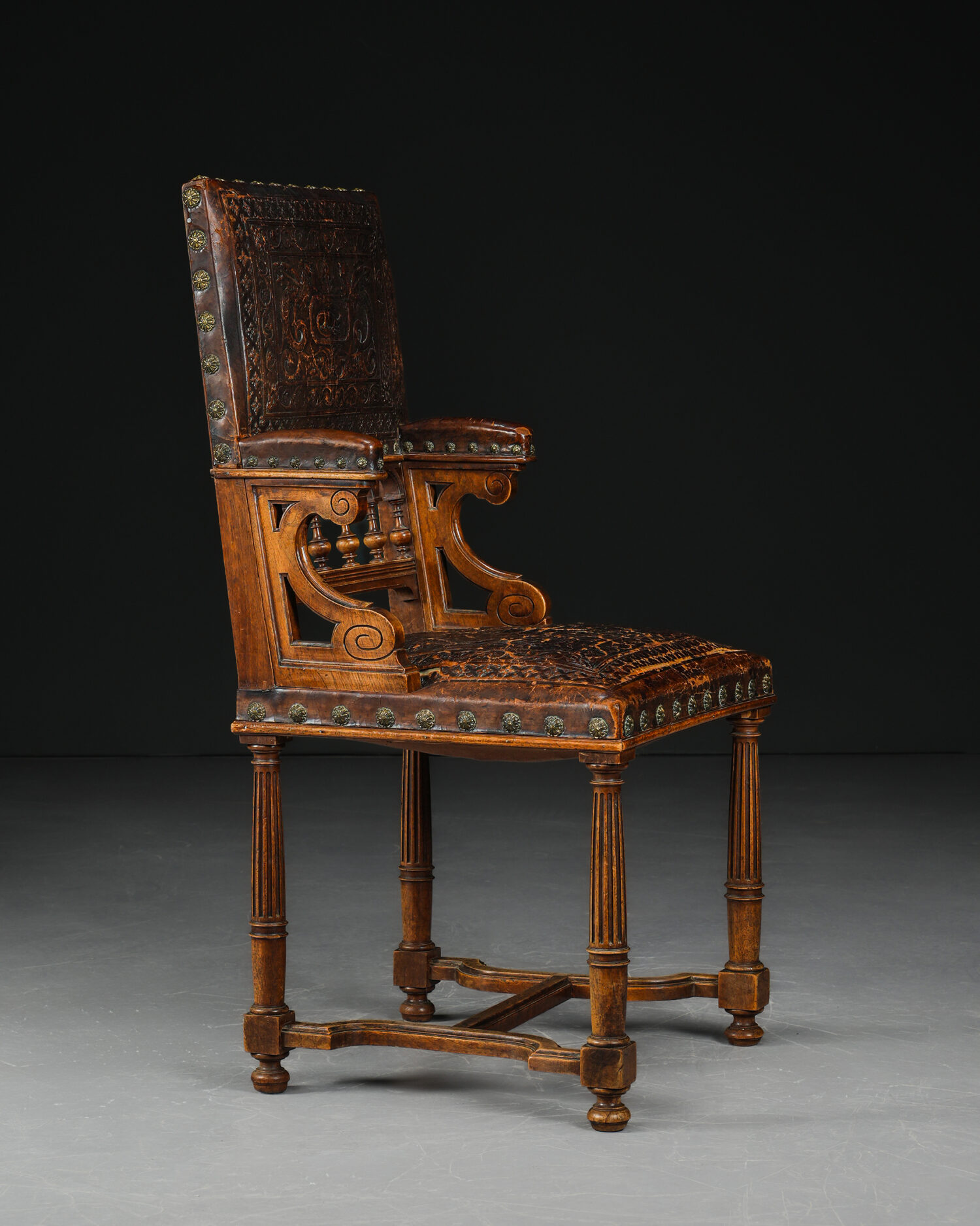 Kabartmalı Deri İspanyol Koltuklar - Görsel 2