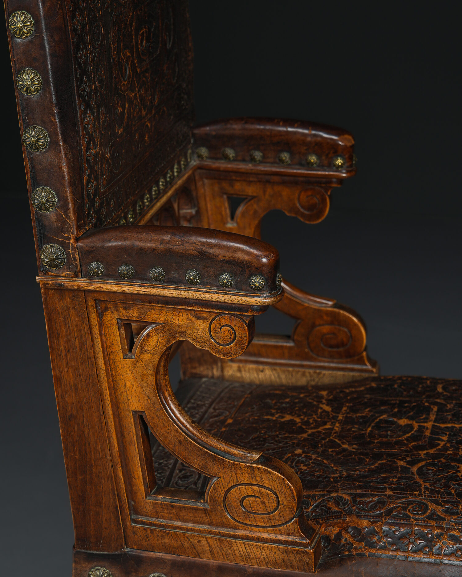 Kabartmalı Deri İspanyol Koltuklar - Görsel 6