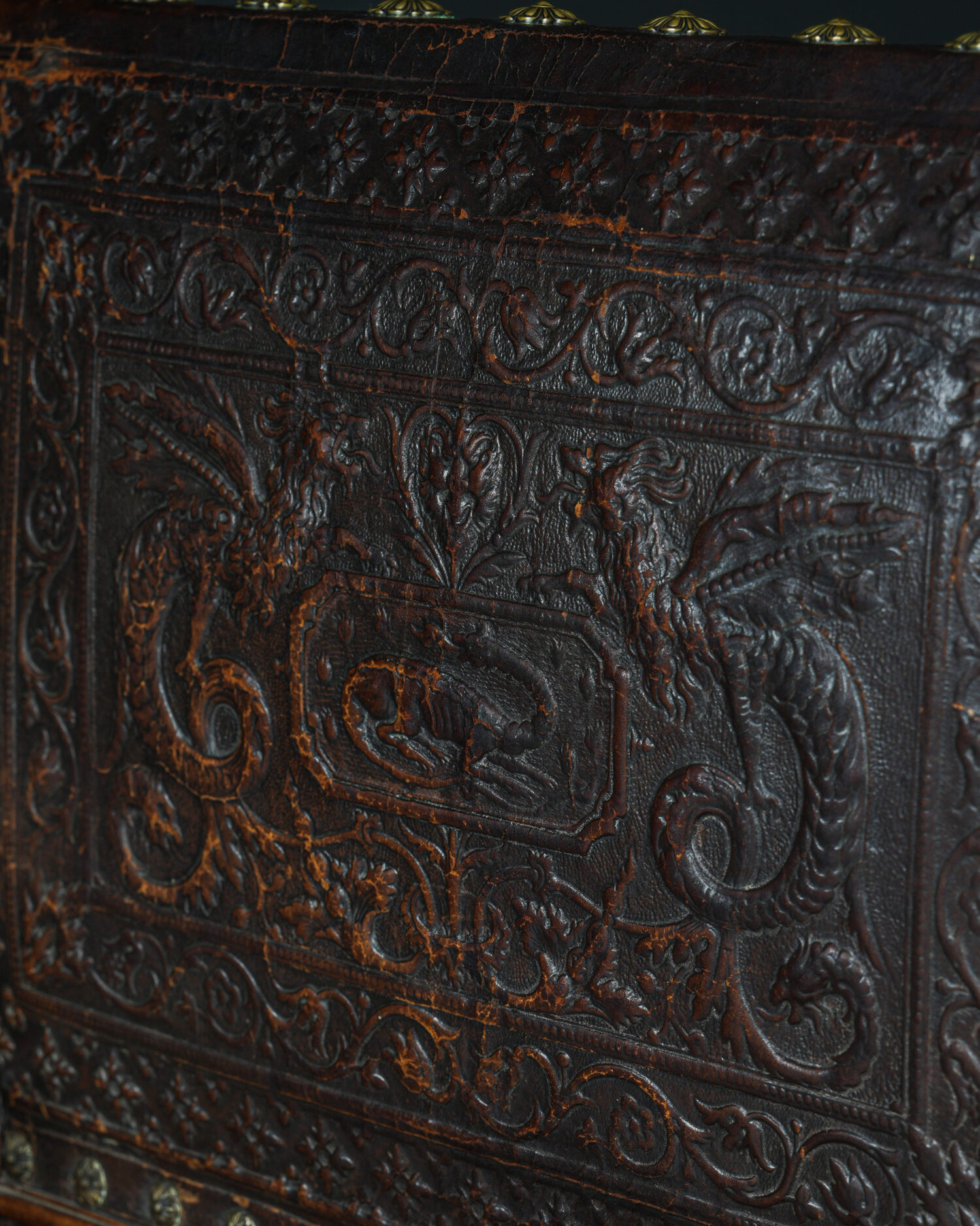 Kabartmalı Deri İspanyol Koltuklar - Görsel 4