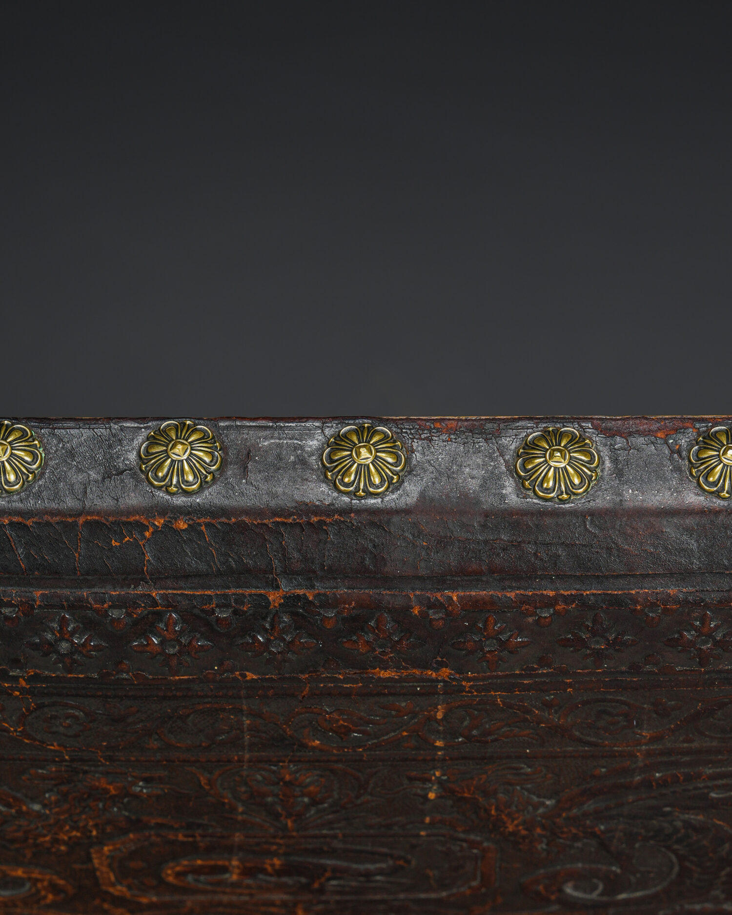 Kabartmalı Deri İspanyol Koltuklar - Görsel 5