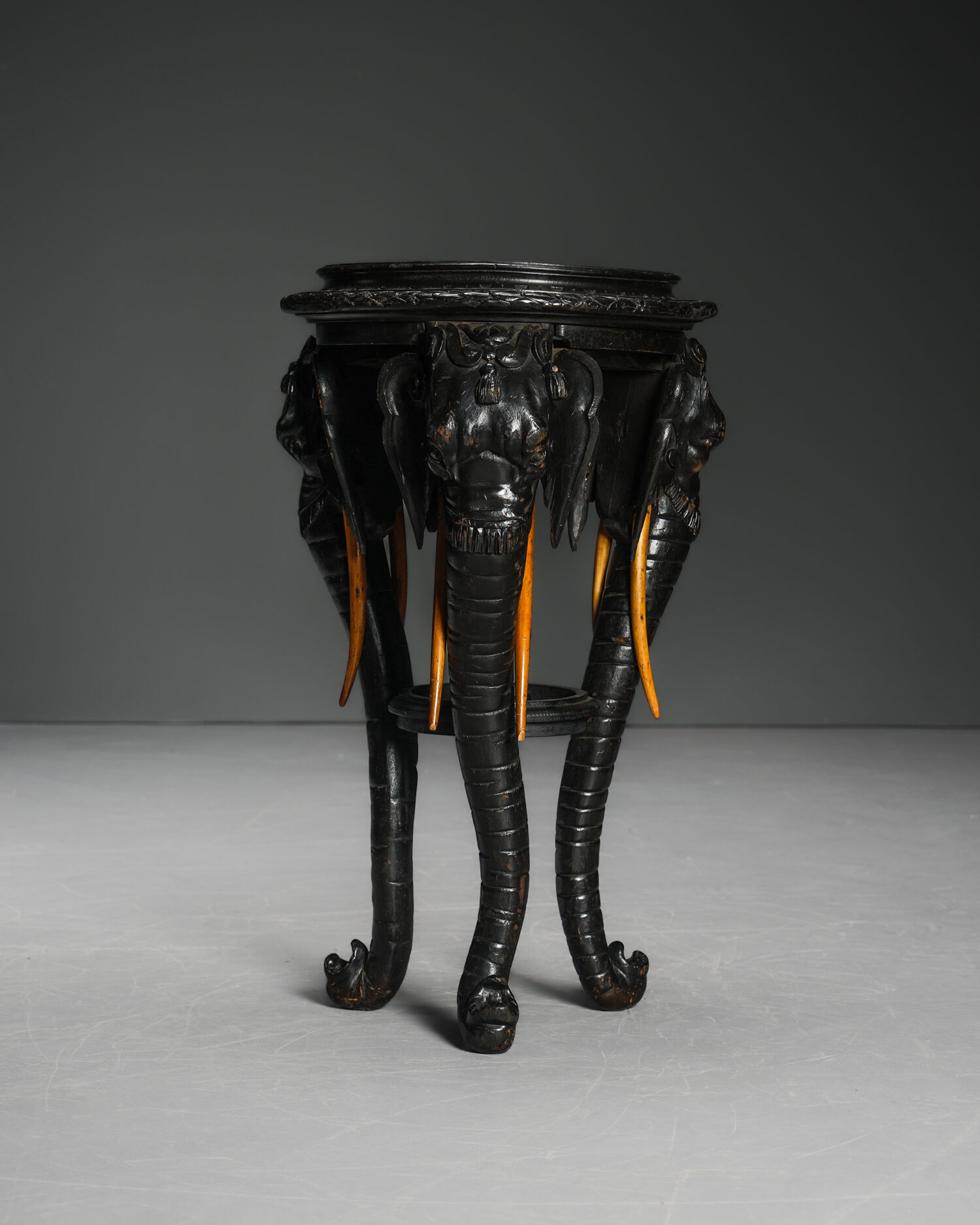 Fil Motifli Anglo-Indian Siyah Lake Sehpa - Görsel 1