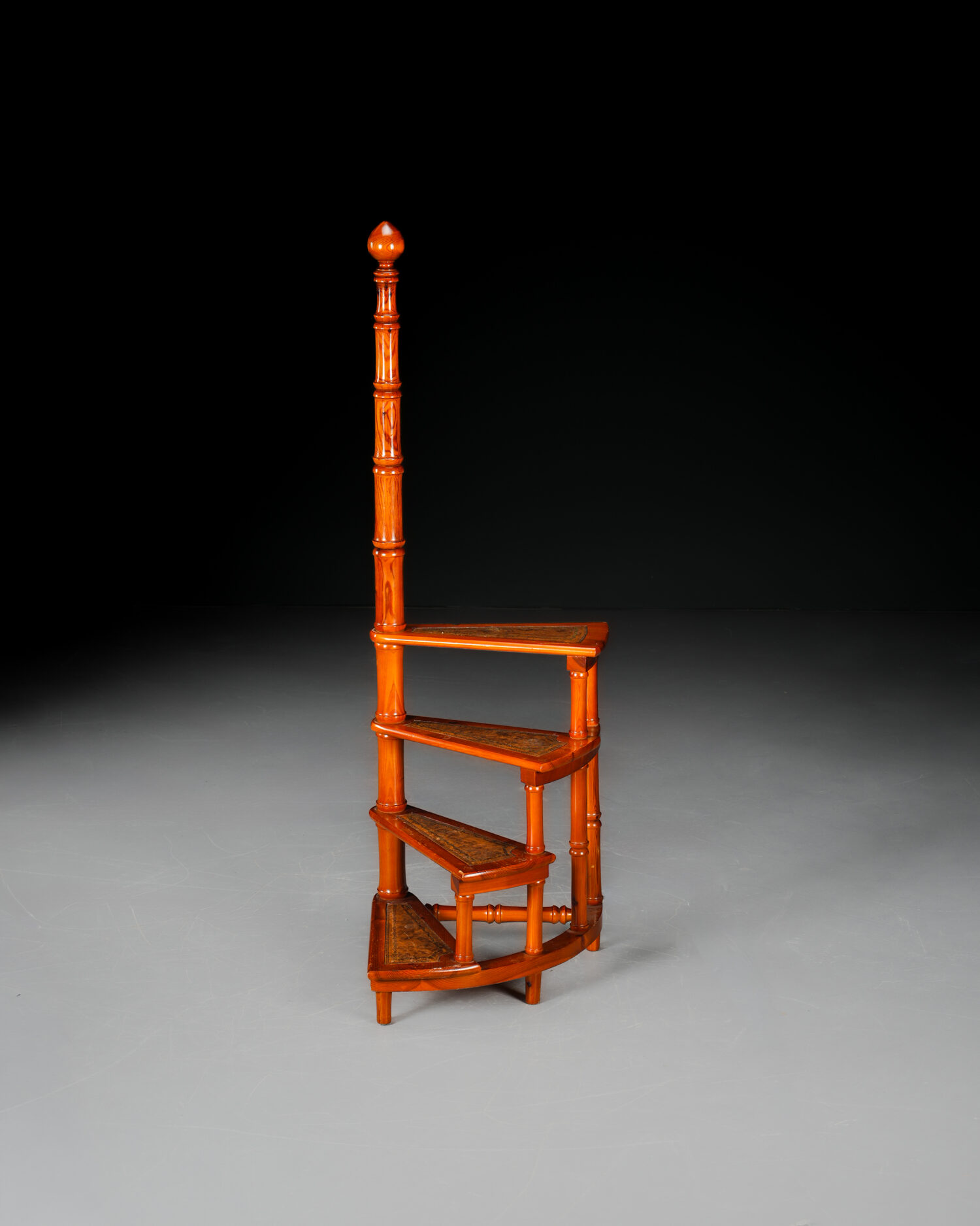 Büyük Kütüphane Merdiveni - Görsel 1