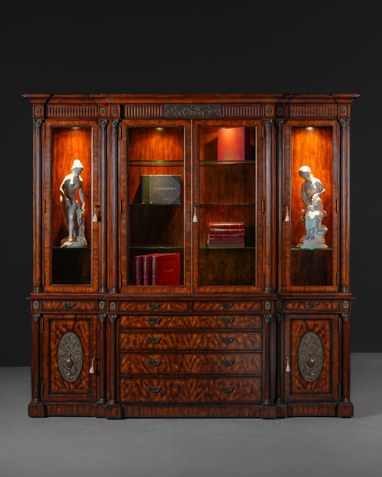 Theodore Alexander Breakfront Curio Cabinet - Görsel 1