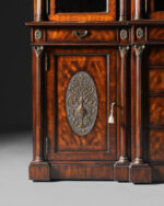 Theodore Alexander Breakfront Curio Cabinet - Görsel 5