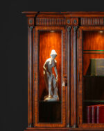 Theodore Alexander Breakfront Curio Cabinet - Görsel 3