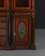 Theodore Alexander Breakfront Curio Cabinet - Görsel 10