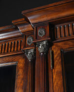 Theodore Alexander Breakfront Curio Cabinet - Görsel 7