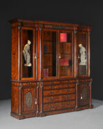 Theodore Alexander Breakfront Curio Cabinet - Görsel 2
