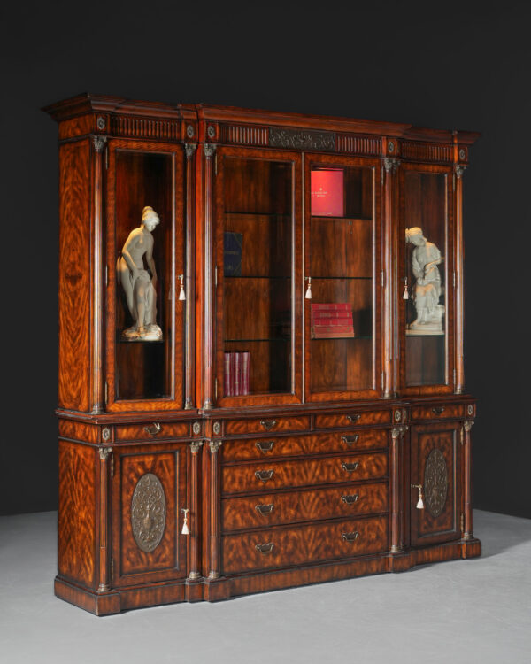 Theodore Alexander Breakfront Curio Cabinet - Kod 4430