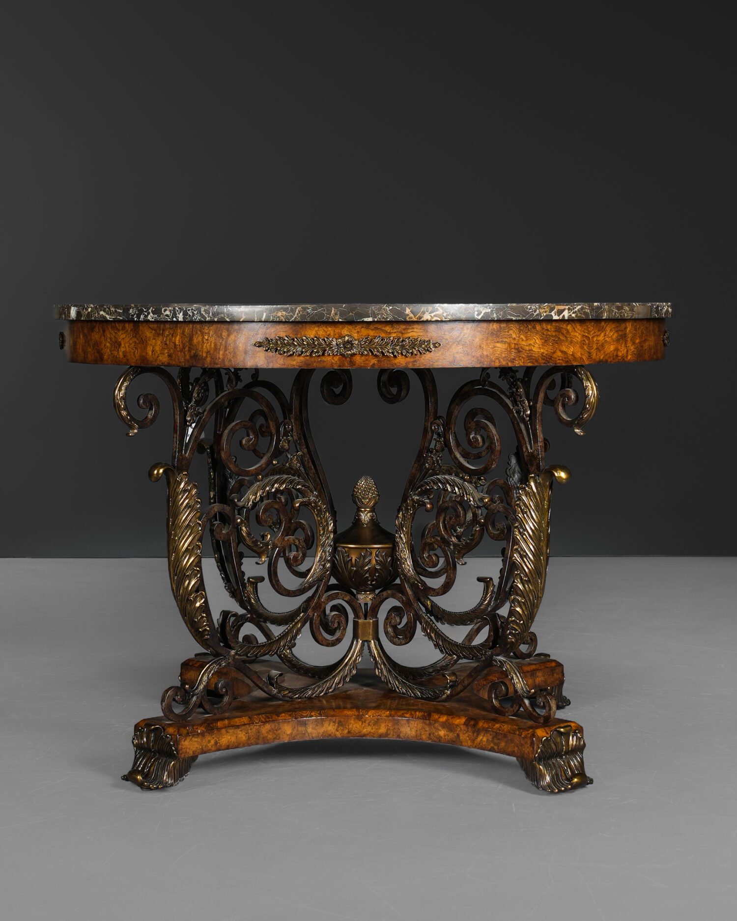 Maitland-Smith Center Table - Görsel 2