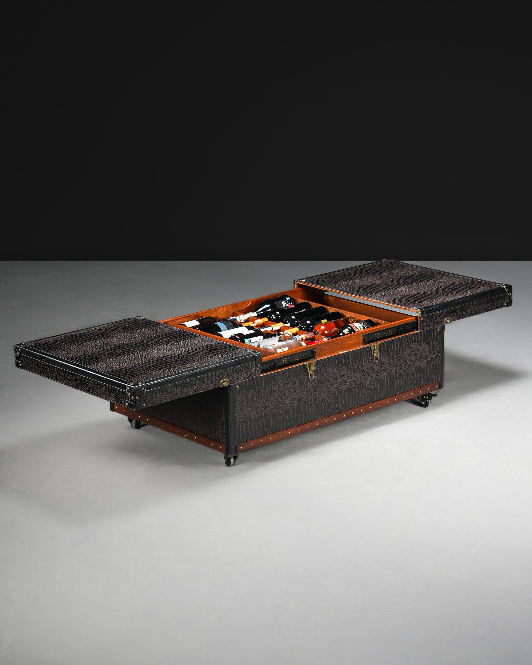 Otto Suadiye | Globetrotter Sehpa-bar, Kare Design, Almanya. – Görsel 1 Globetrotter Sehpa-bar, Kare Design, Almanya. - Kod 4308