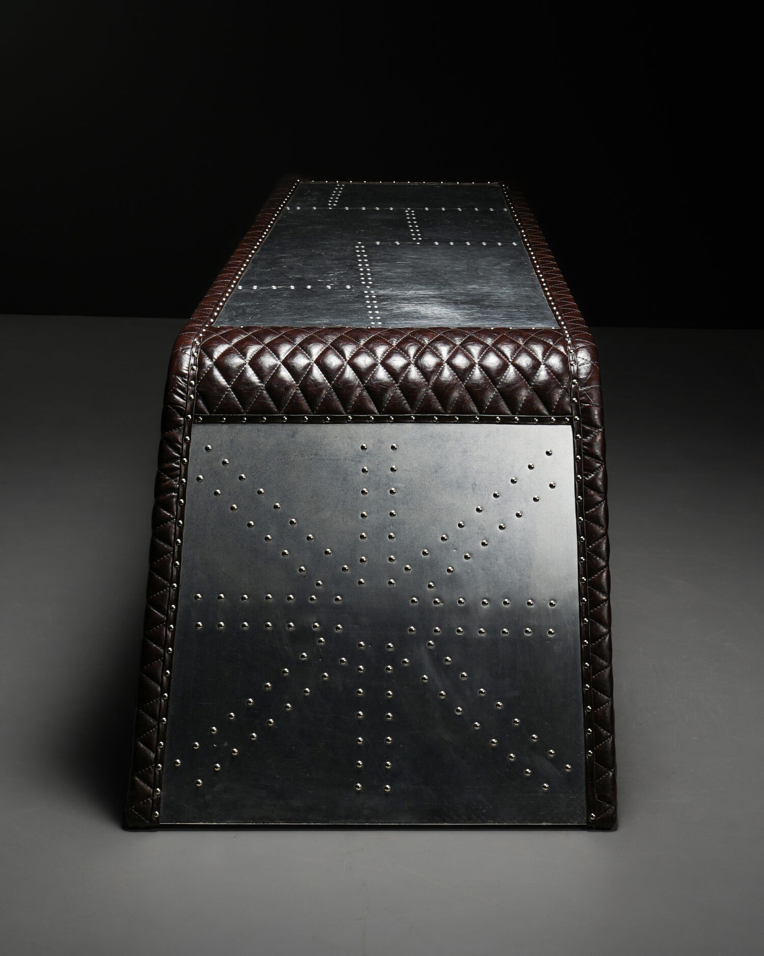 Kapitone Deri Kaplama Aviator Masa - Görsel 5