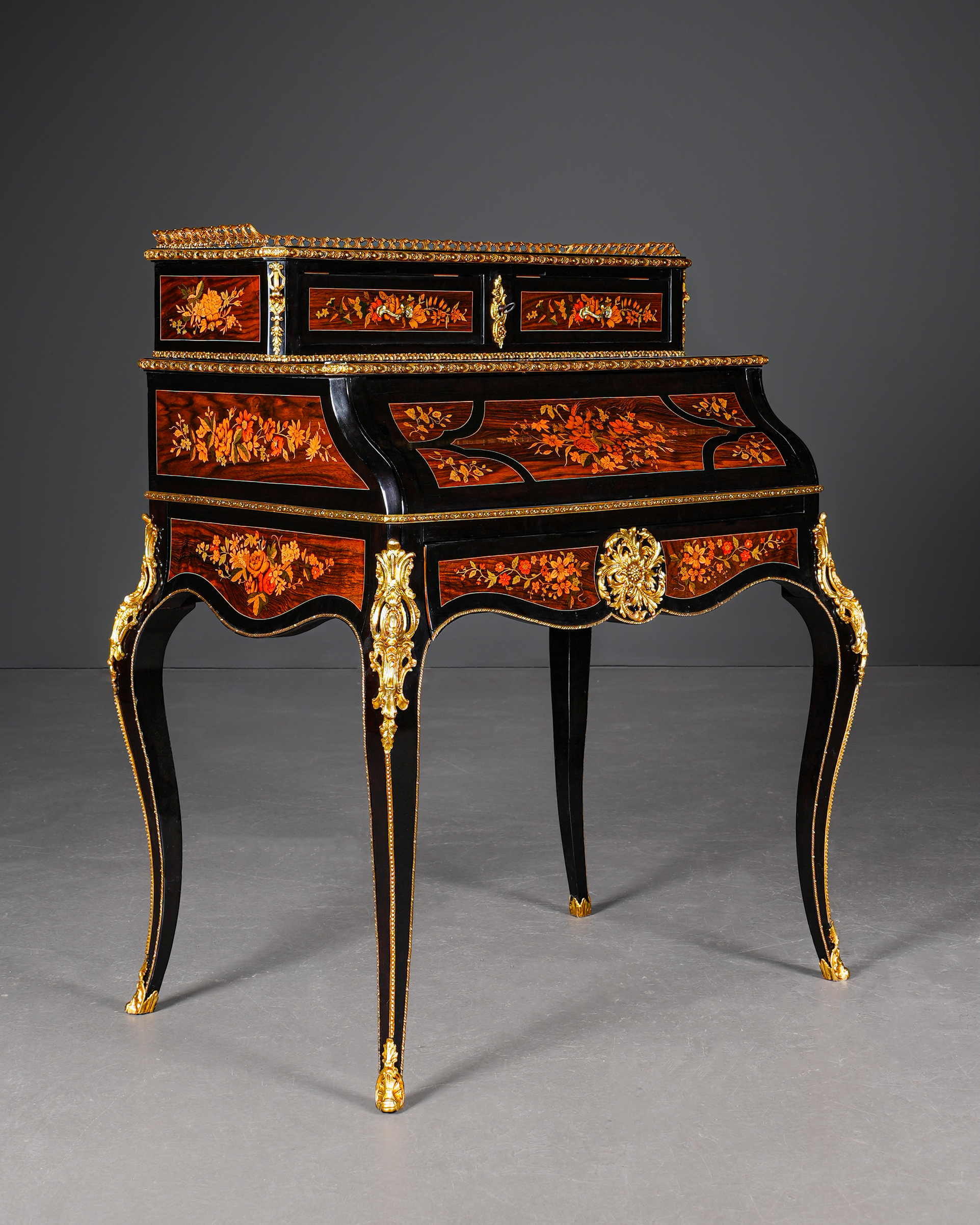 Marküterili Sekreter 