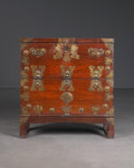 Bronz Aplikeli Kore Dolabı