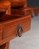 Antika Küçük Komodin Çift – Örgü Desenli Üst Tabla - Görsel 6