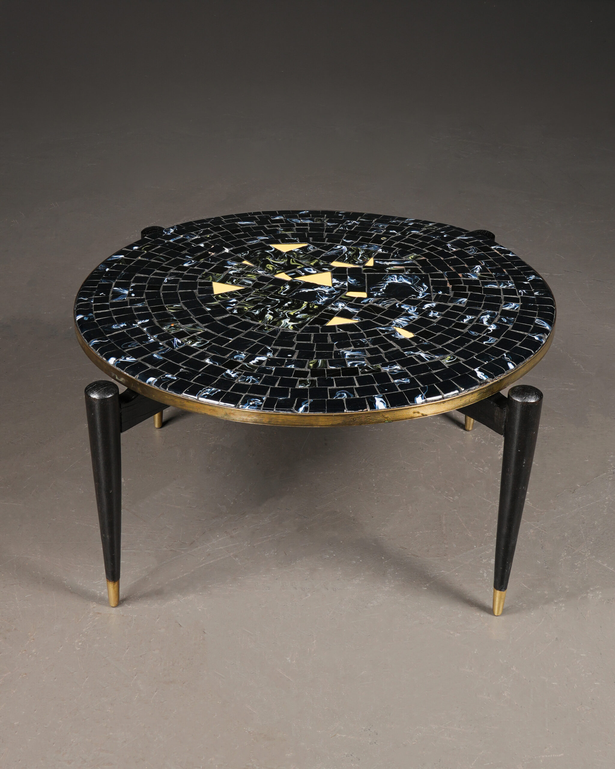 Yuvarlak mozaik sehpa