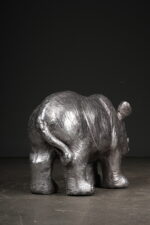 Metal Görünümlü Gergedan Heykeli - Görsel 2