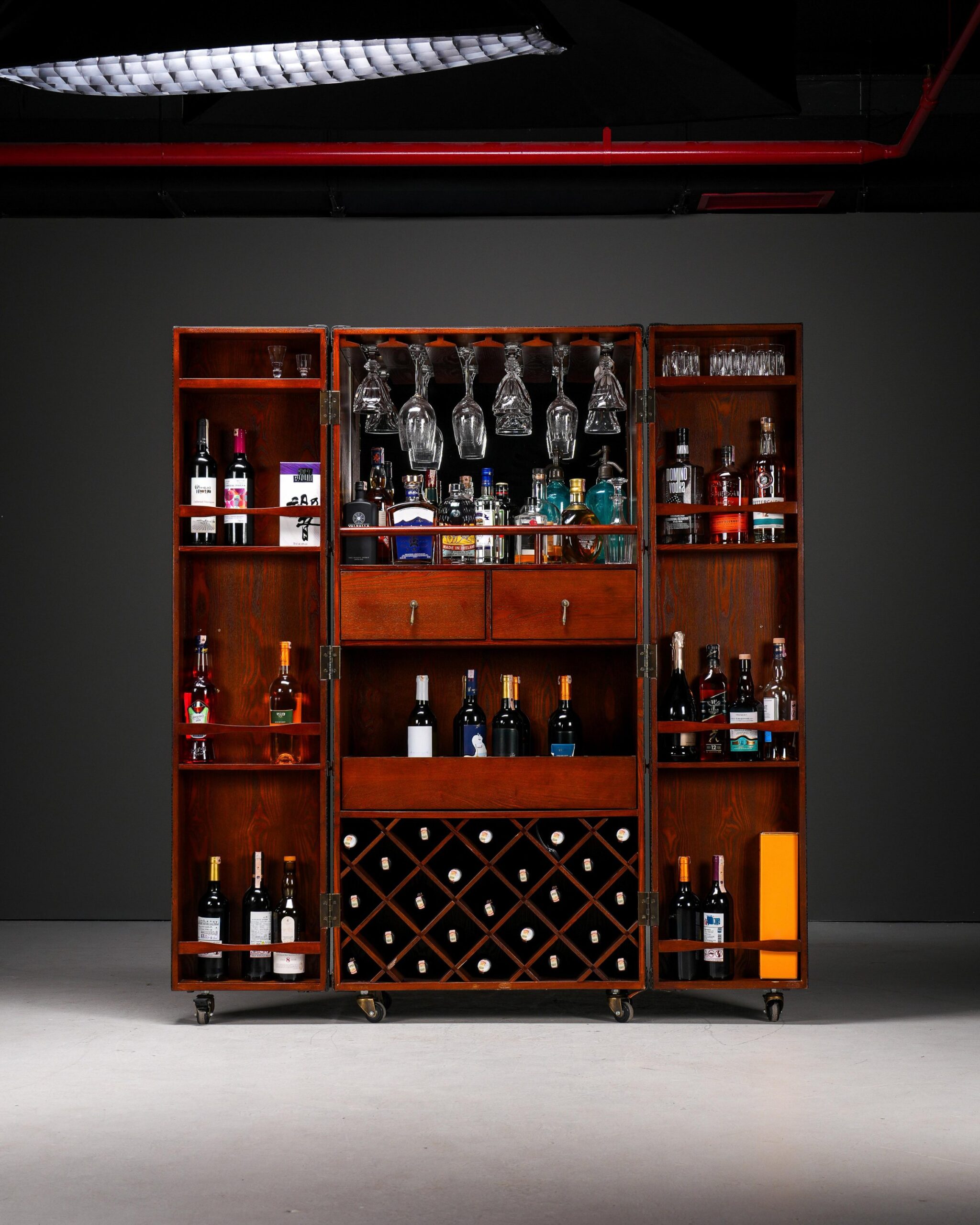 Globetrotter Bar Dolap, Kare Design, Almanya