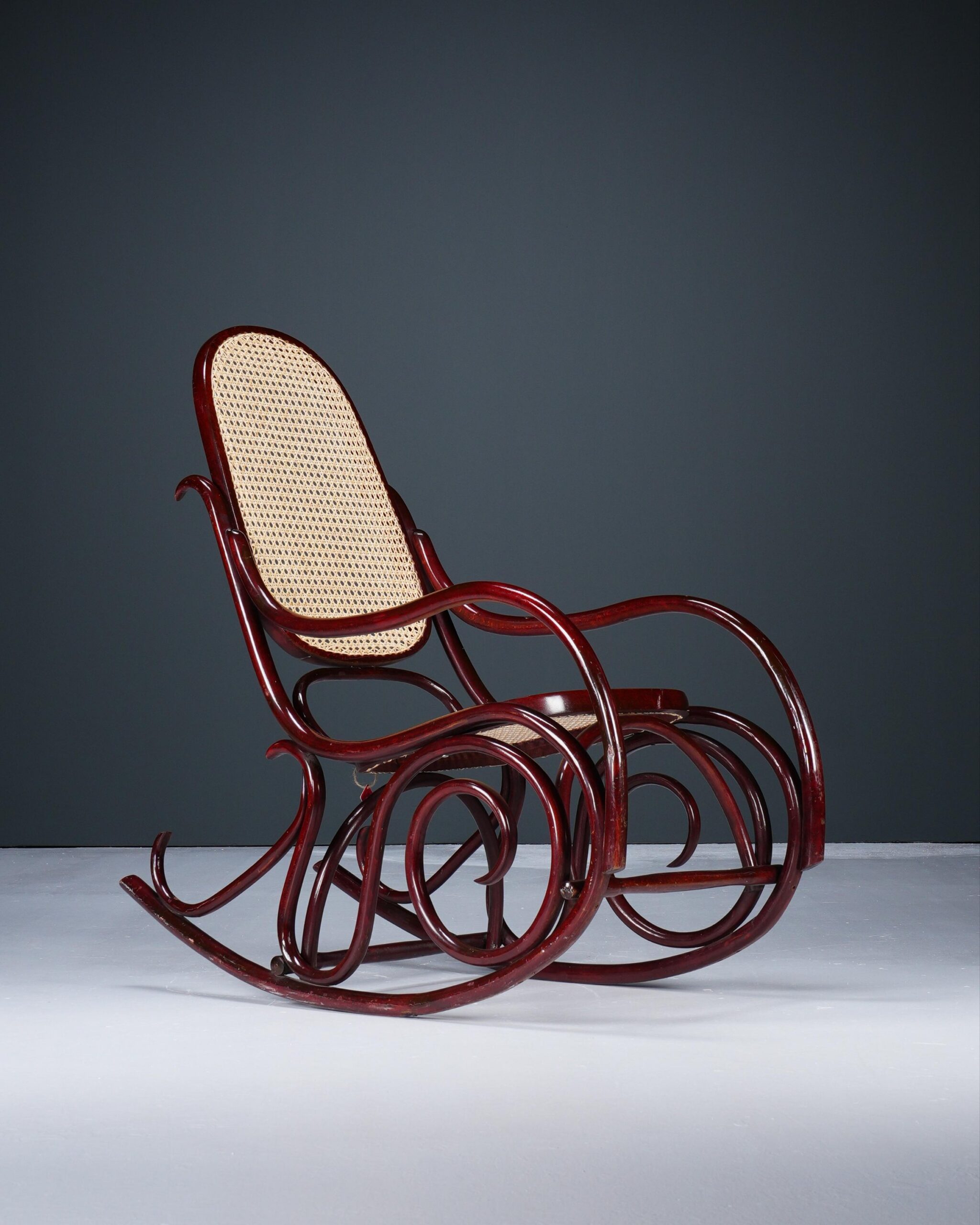 Thonet No.10 Sallanan Koltuk